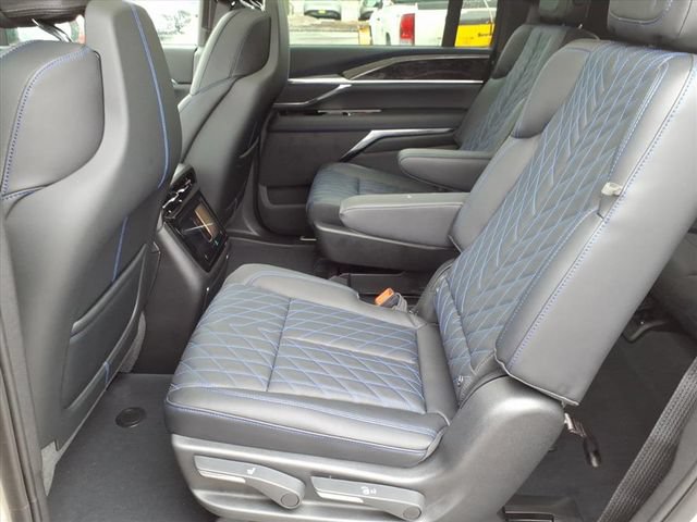 New 2026 Cadillac Escalade IQL Sport 1 w/ LPO, ONYX Package AWD/4WD image 7