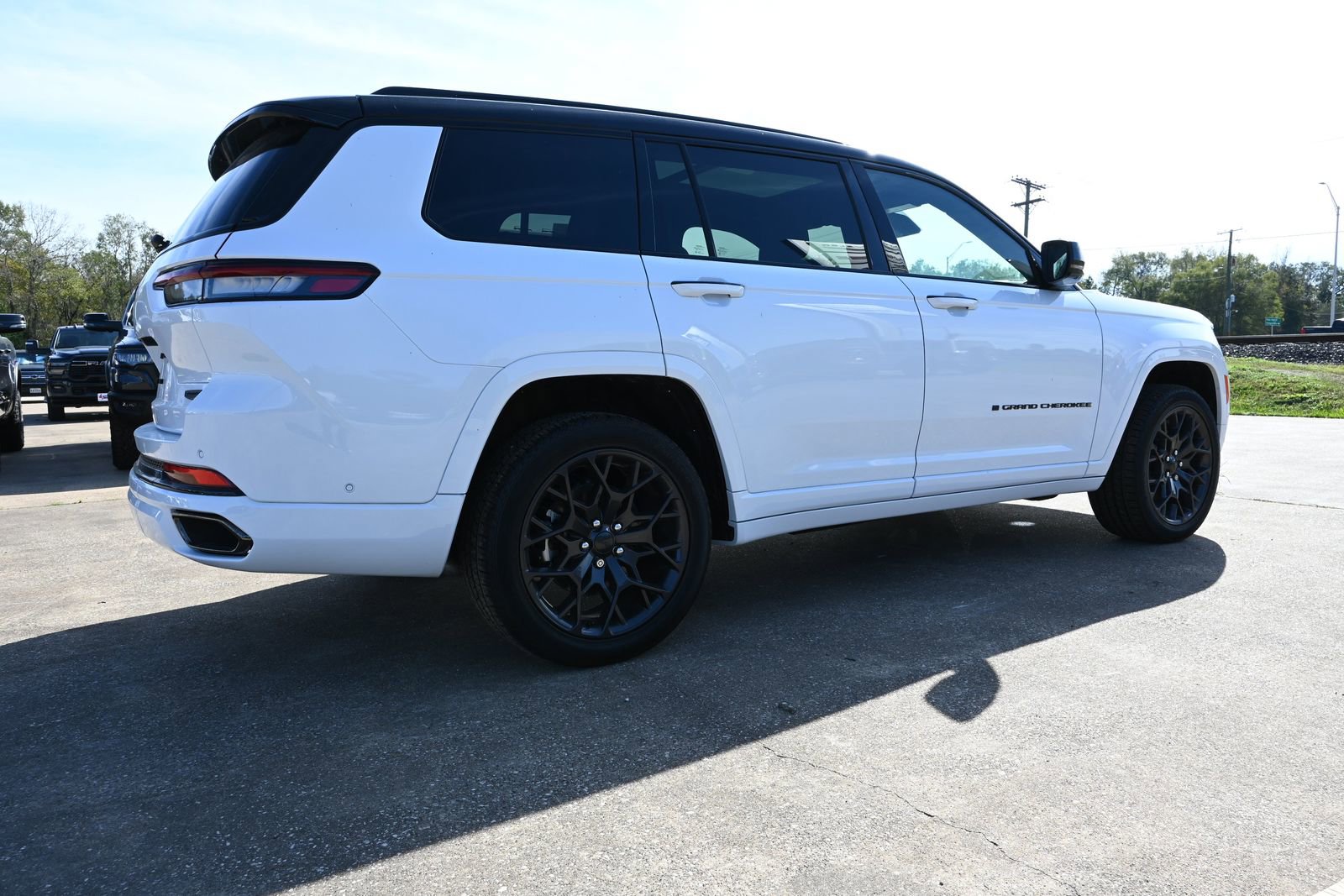 New 2025 Jeep Grand Cherokee L Summit w/ Obsidian Package image 4