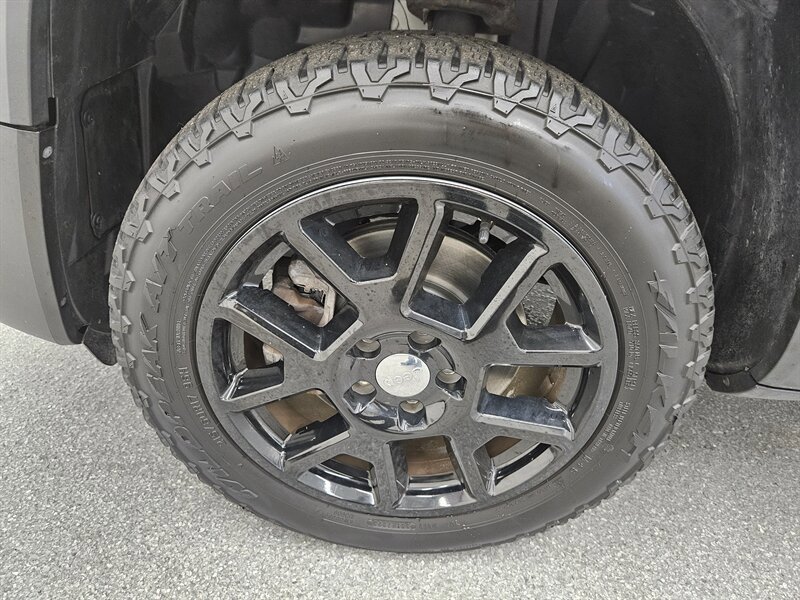 Used 2020 Jeep Renegade Latitude AWD/4WD image 15