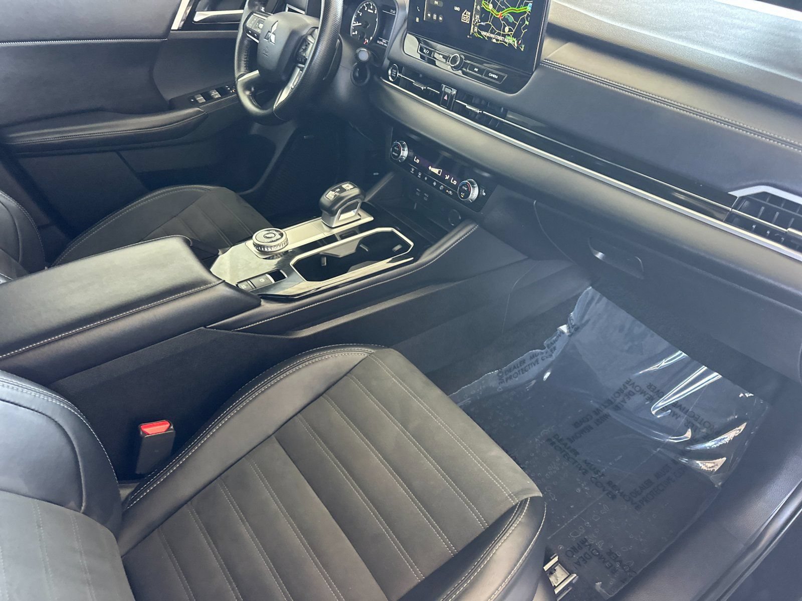 Used 2025 Mitsubishi Outlander SE FWD image 16