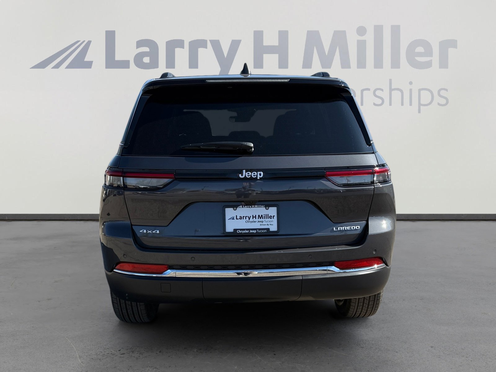 New 2025 Jeep Grand Cherokee Laredo X w/ Luxury Tech Group I image 4