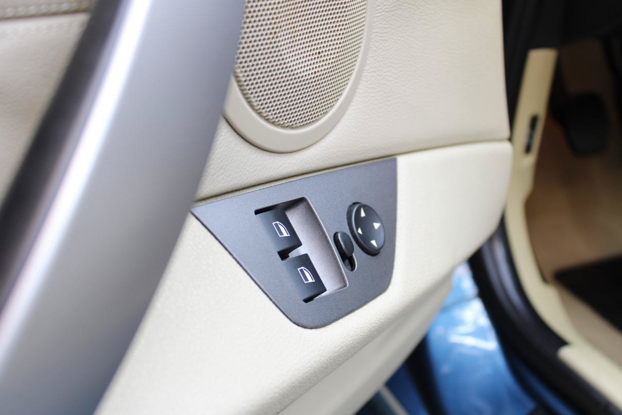 Used 2003 BMW Z4 2.5i RWD image 36