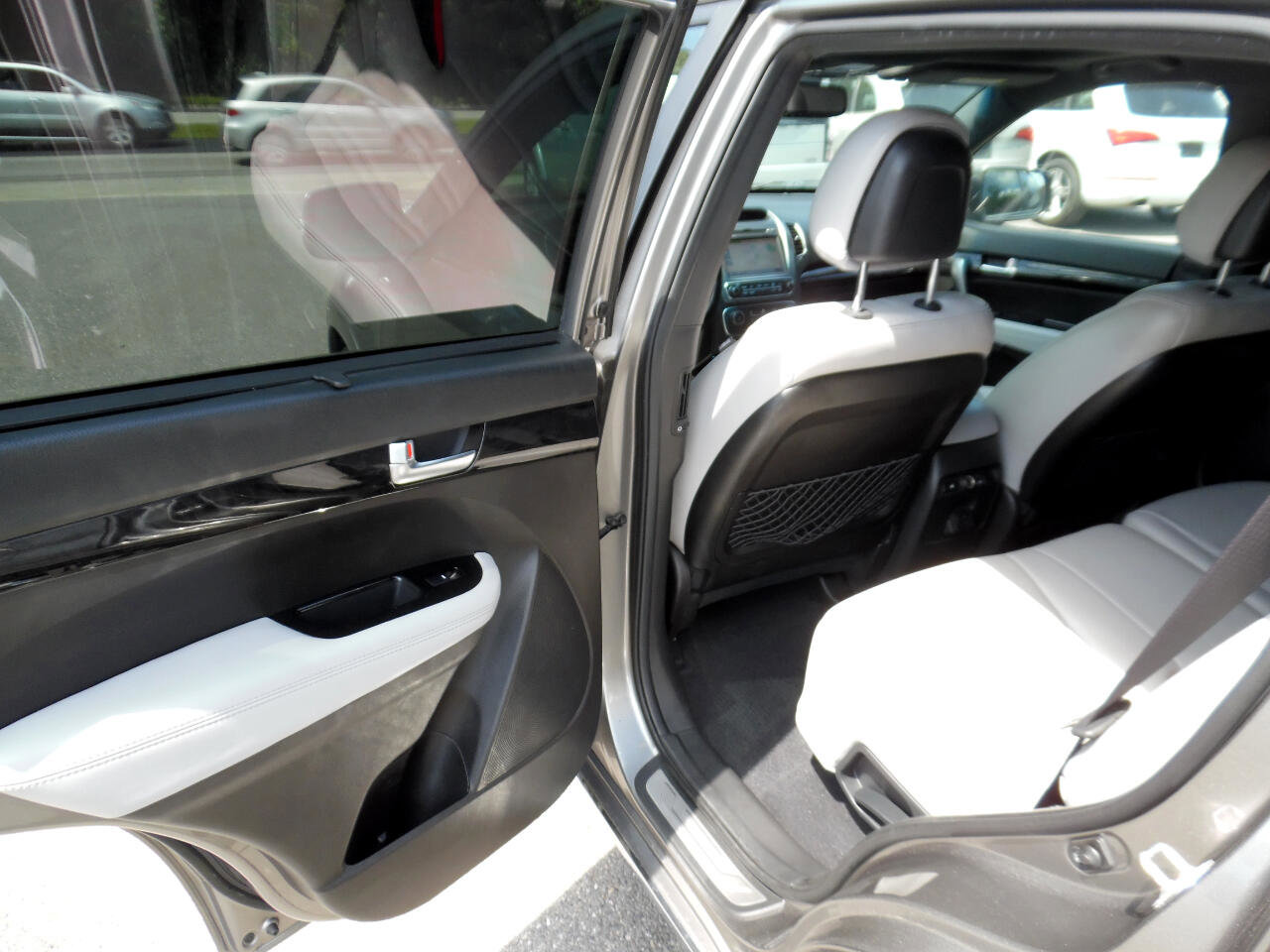 Used 2014 Kia Sorento SX image 18