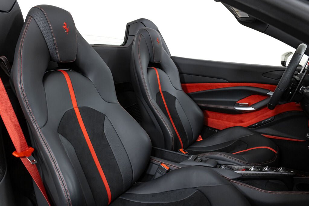 Used 2022 Ferrari F8 Tributo RWD image 32
