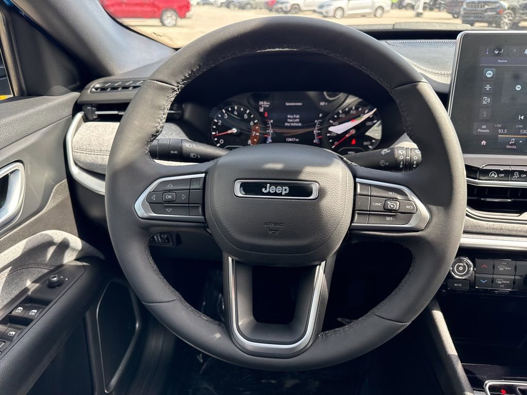 Used 2024 Jeep Compass Latitude AWD/4WD image 23
