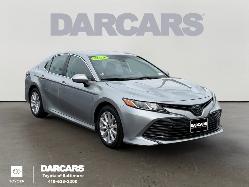 Used 2019 Toyota Camry LE FWD image 1