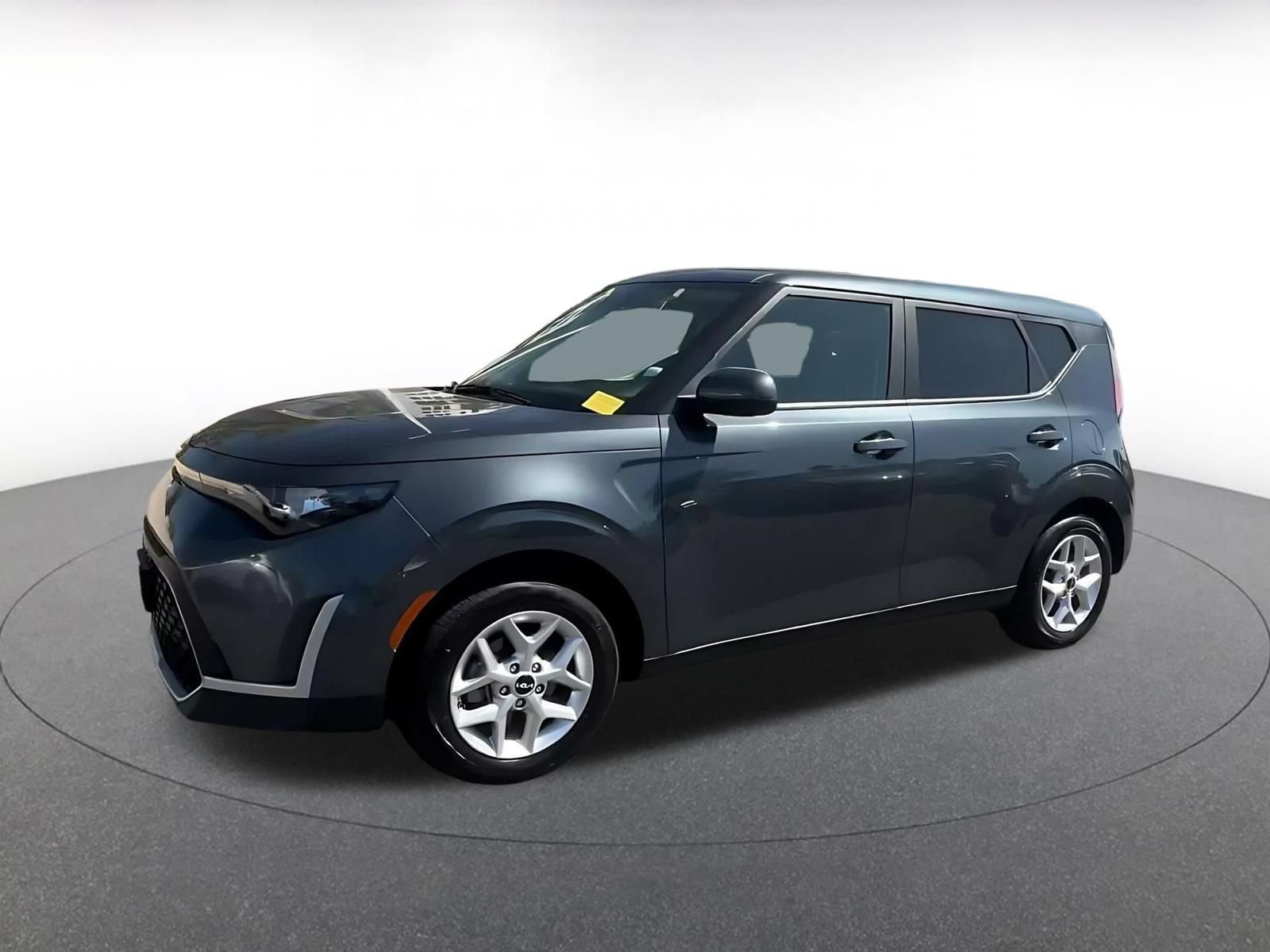 Used 2025 Kia Soul LX w/ LX Technology Package FWD image 7