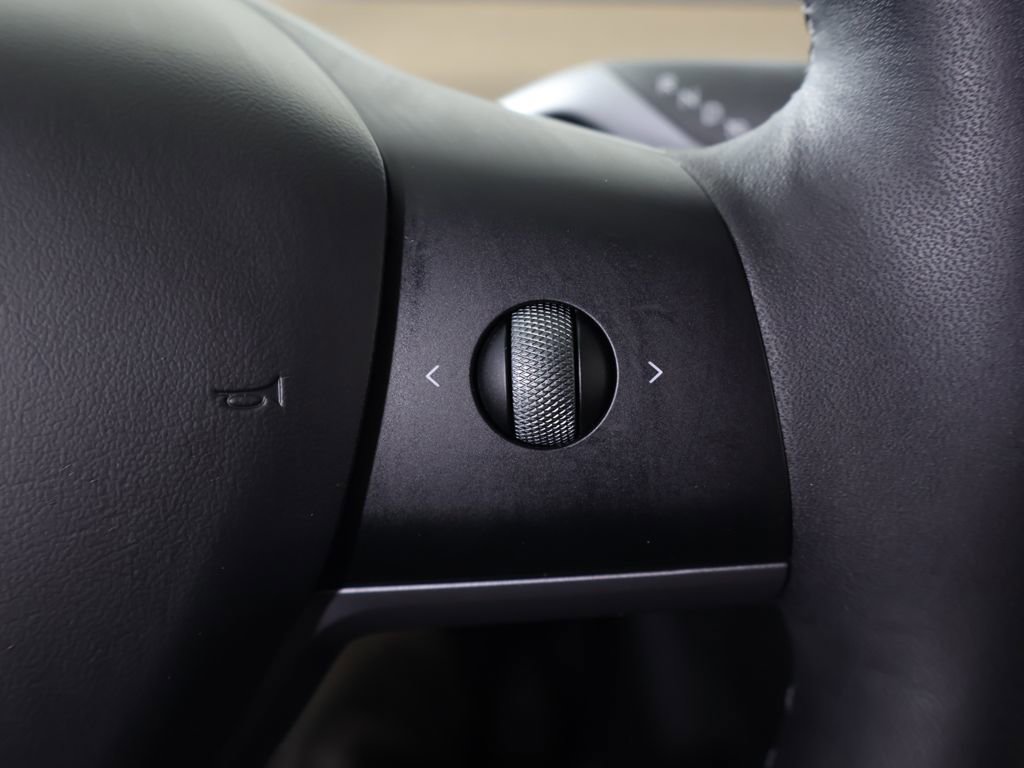 Used 2024 Tesla Model Y Long Range AWD/4WD image 42