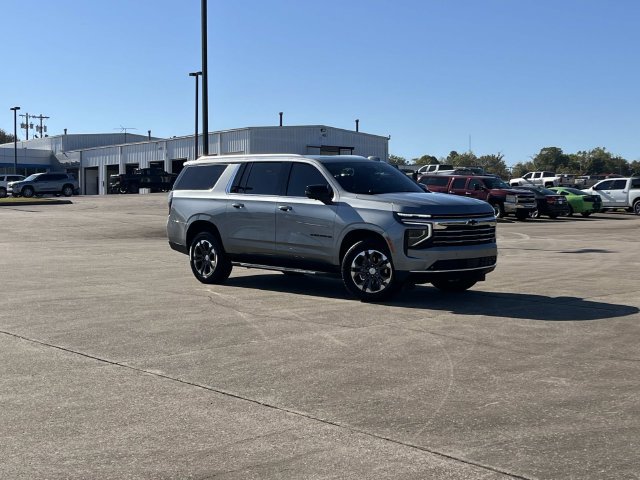 Certified 2025 Chevrolet Suburban LT w/ Comfort Package AWD/4WD image 2