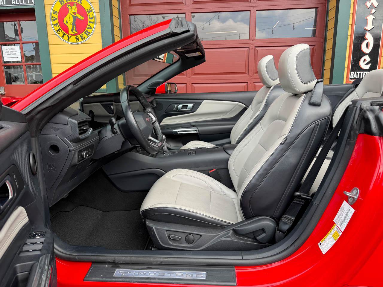 Used 2024 Ford Mustang Premium image 19