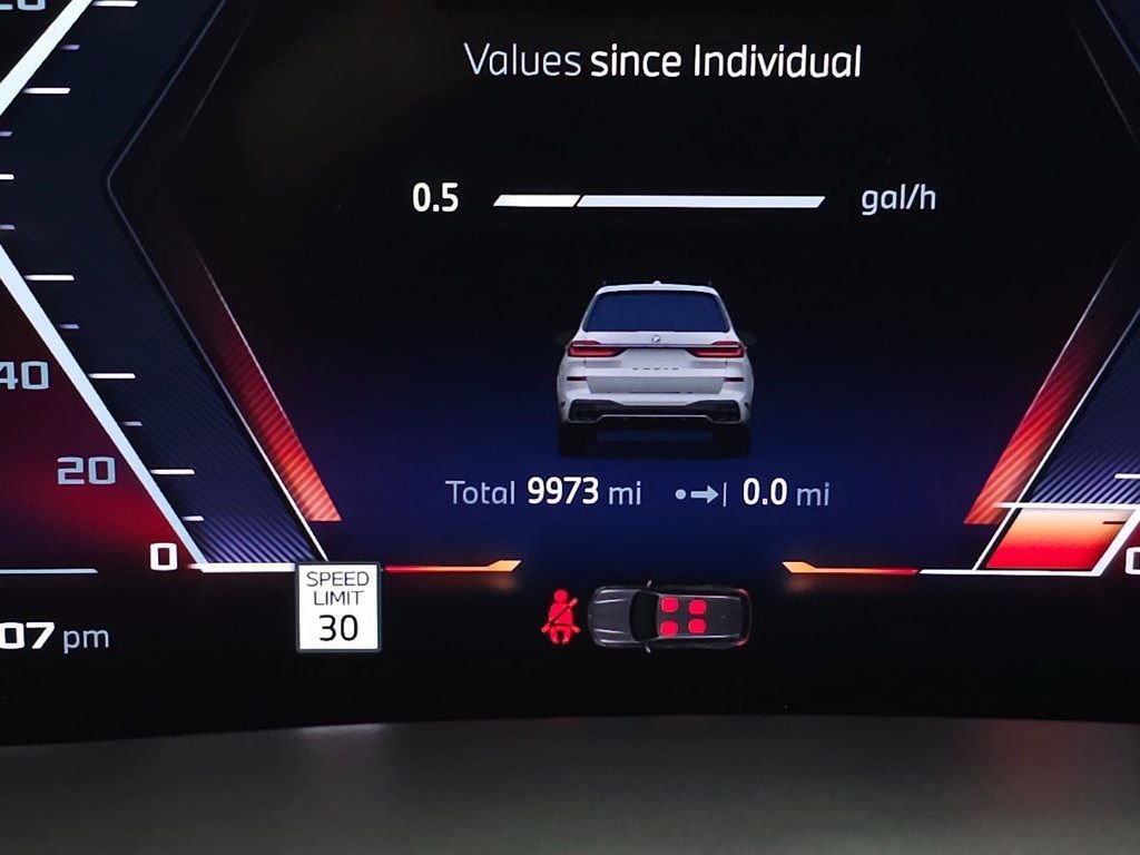 Used 2025 BMW X7 M60i w/ Climate Comfort Package image 24