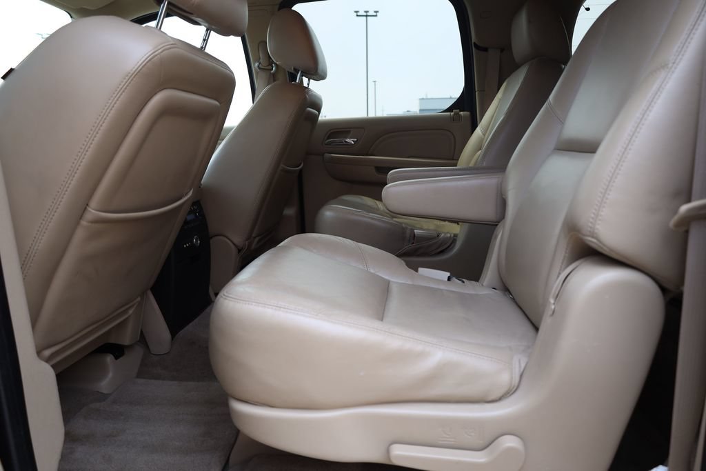 Used 2011 Cadillac Escalade ESV Premium AWD/4WD image 17