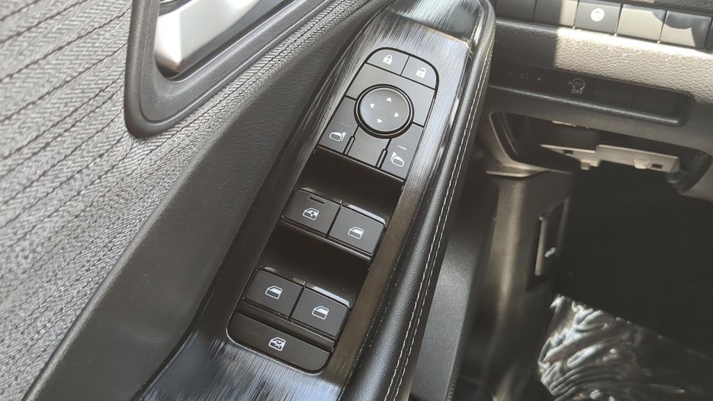 Certified 2023 Nissan Rogue SV FWD image 17