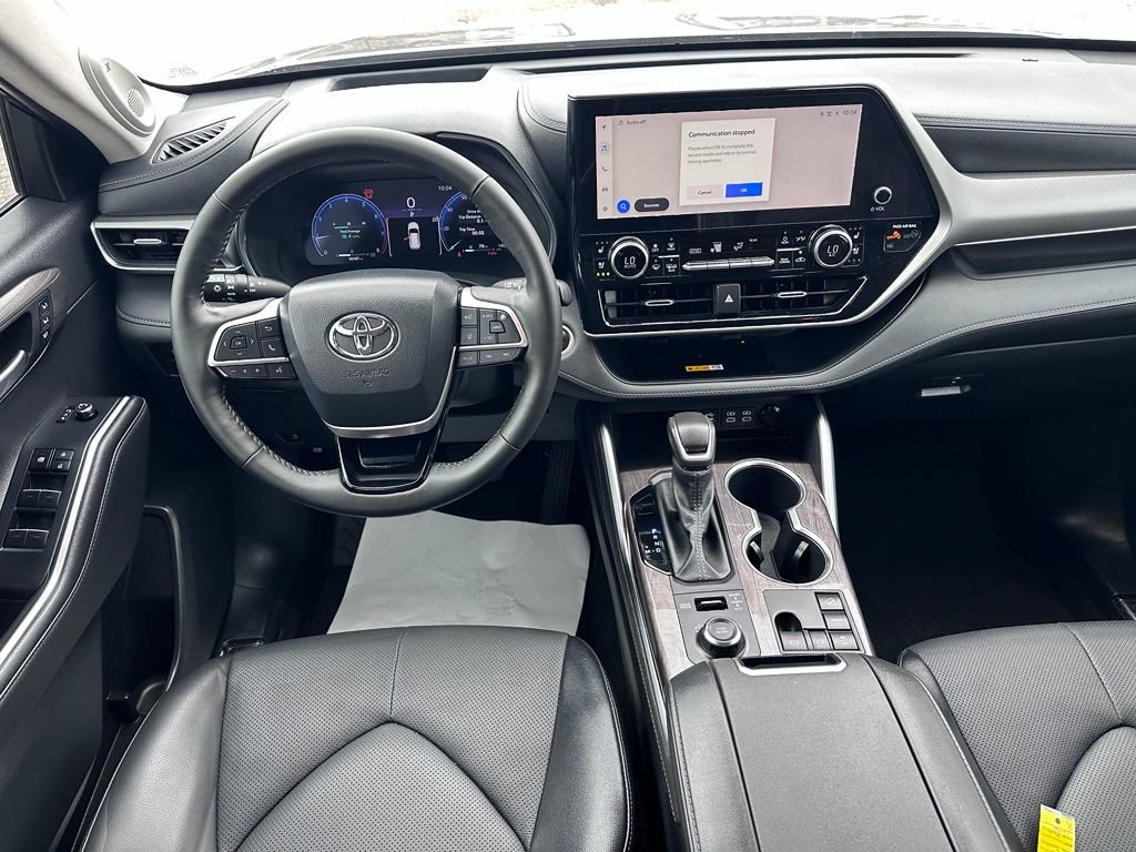Certified 2024 Toyota Highlander Platinum AWD/4WD image 35