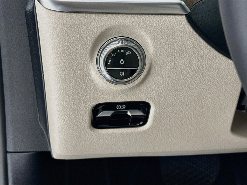 Used 2024 Mercedes-Benz C 300 4MATIC Sedan image 14