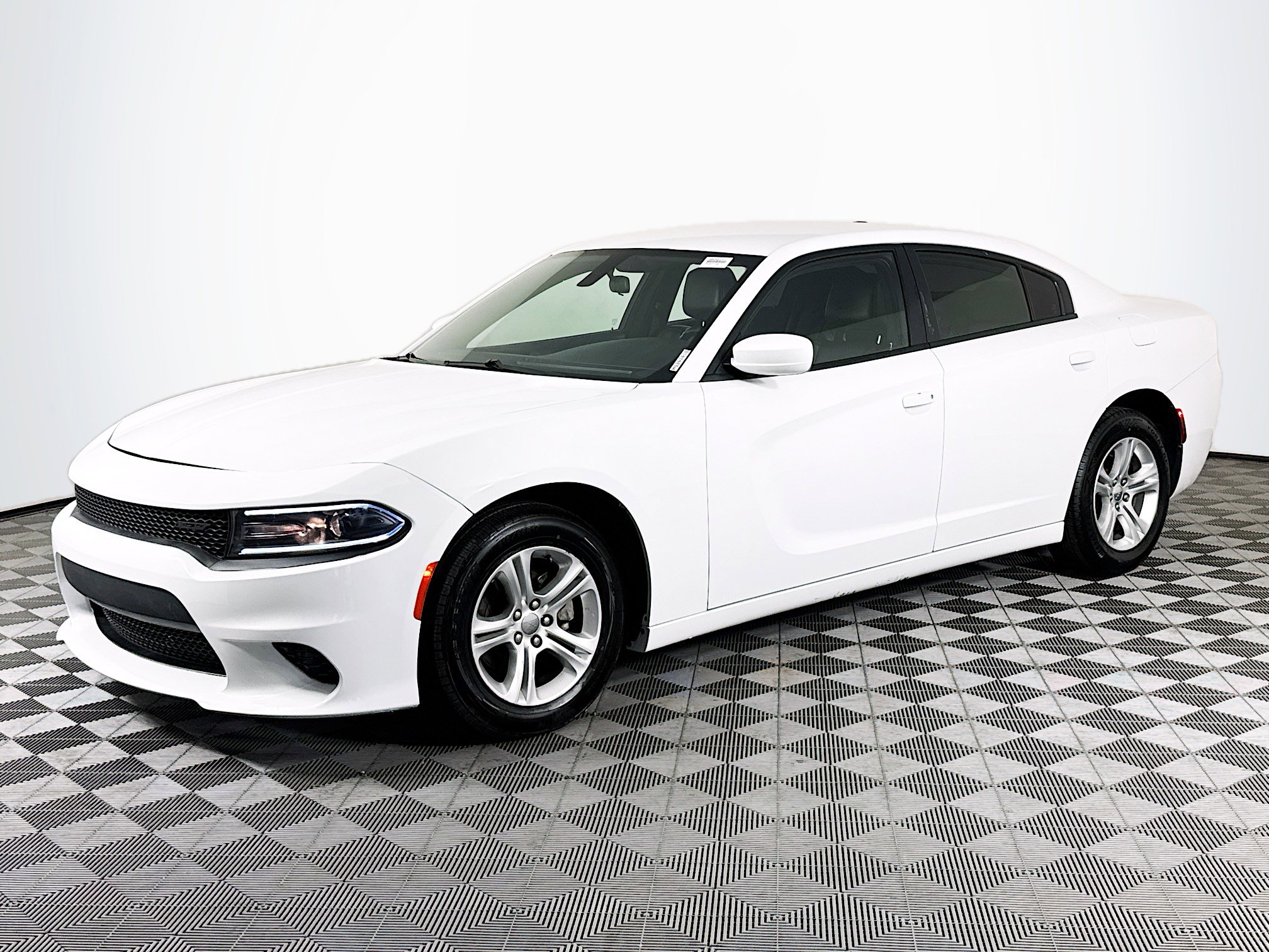 Used 2021 Dodge Charger SXT w/ Leather Interior Group image 4