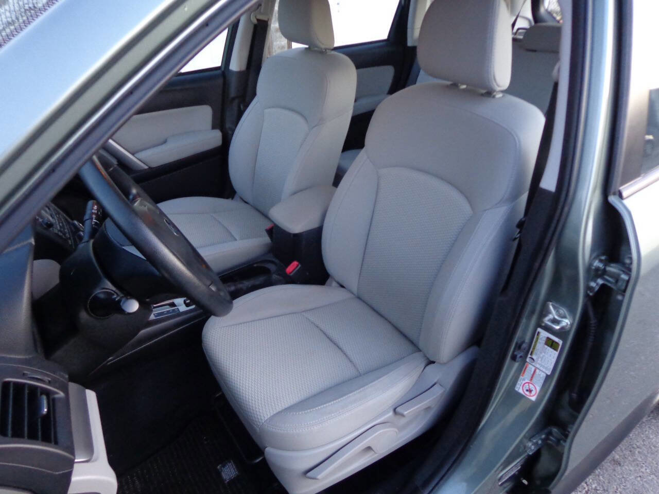 Used 2014 Subaru Forester 2.5i image 11