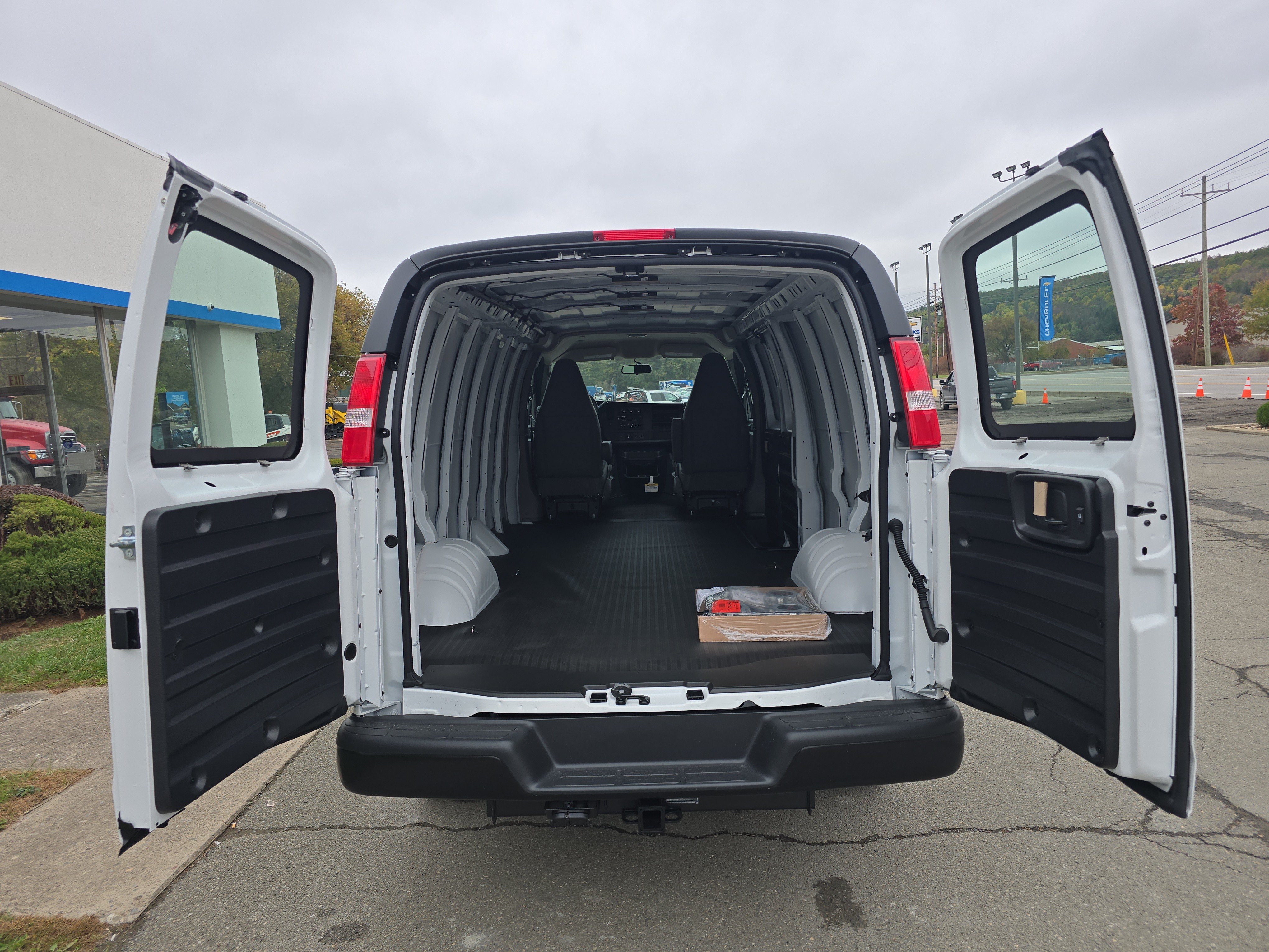 New 2025 GMC Savana 3500 Extended w/ Driver Convenience Package RWD video 5