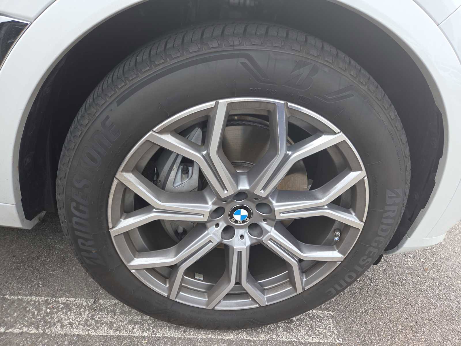 Used 2023 BMW X7 xDrive40i w/ Premium Package image 2