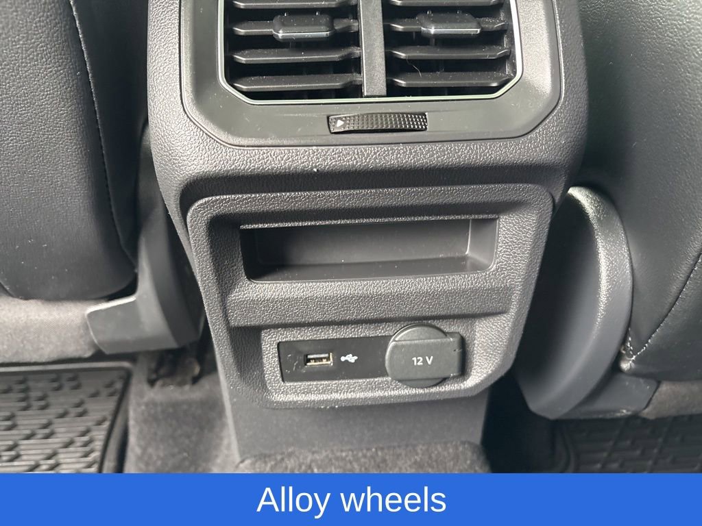 Used 2018 Volkswagen Tiguan SE w/ Panoramic Sunroof Package image 12