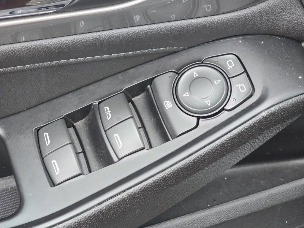 Used 2023 Chevrolet Traverse LT image 21