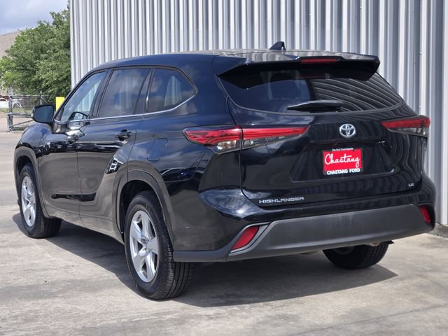 Used 2021 Toyota Highlander LE image 11