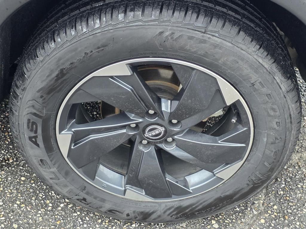 Used 2024 Nissan Rogue SV FWD image 32