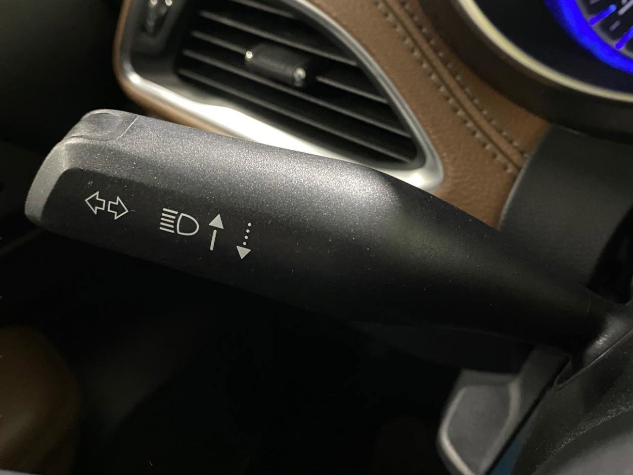 Used 2018 Chrysler Pacifica Limited w/ Advanced Safetytec Group FWD image 25