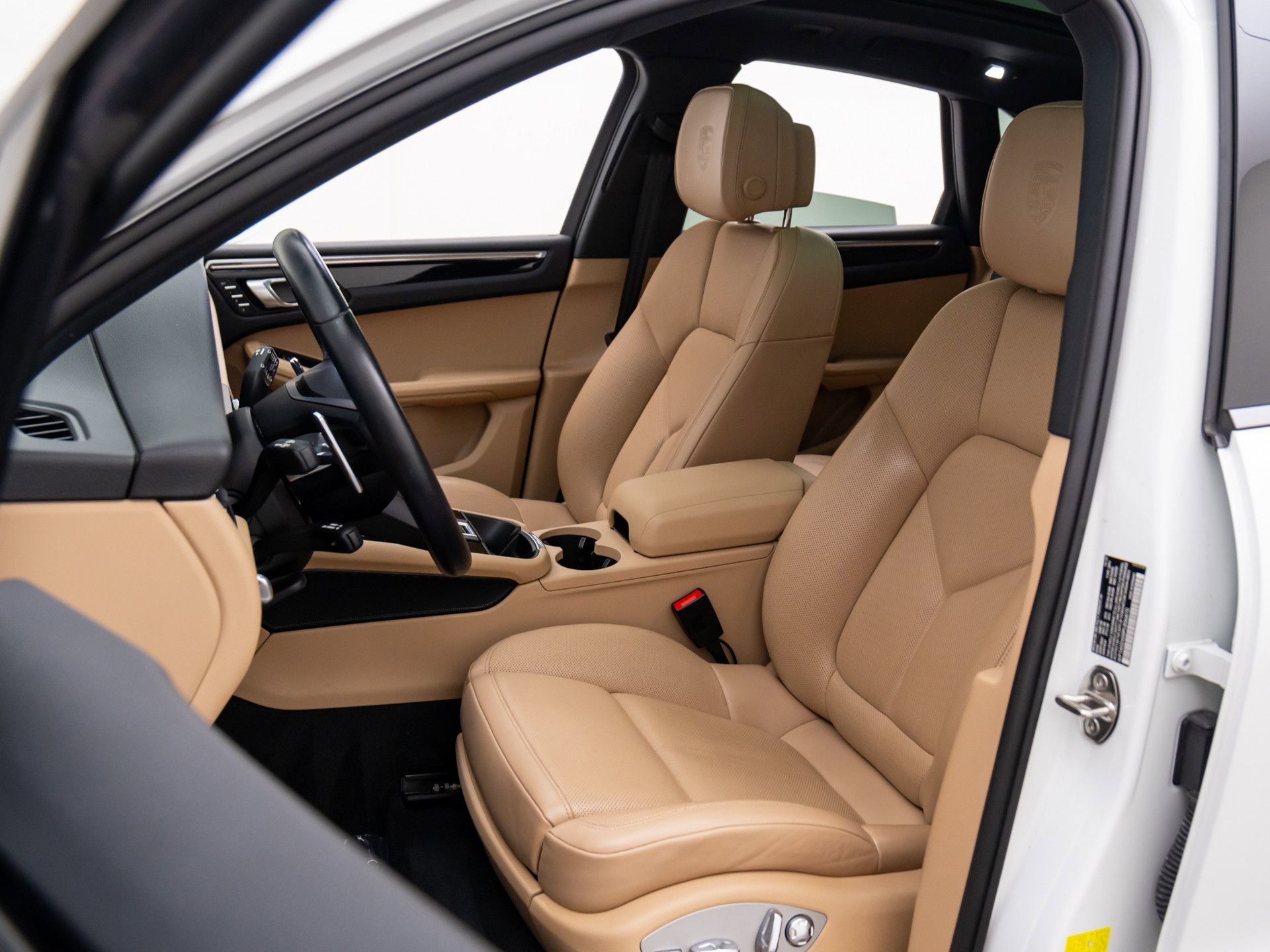 Certified 2023 Porsche Macan S image 5