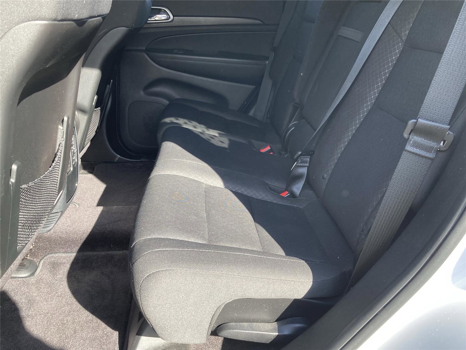 Used 2018 Jeep Grand Cherokee Laredo image 28