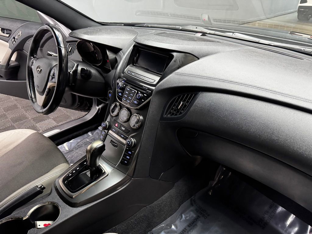 Used 2016 Hyundai Genesis 3.8 RWD image 40