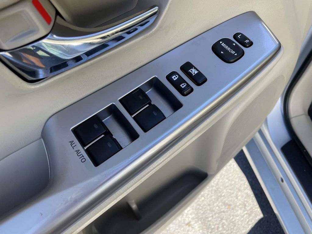 Used 2016 Toyota Prius V Four image 26