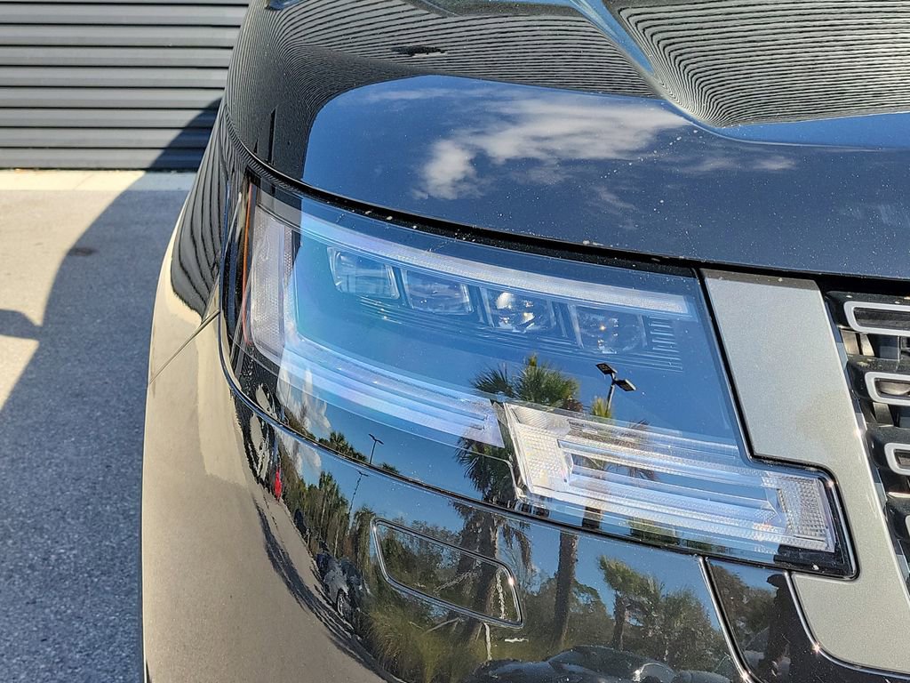 Used 2025 Land Rover Range Rover Long Wheelbase SE image 15