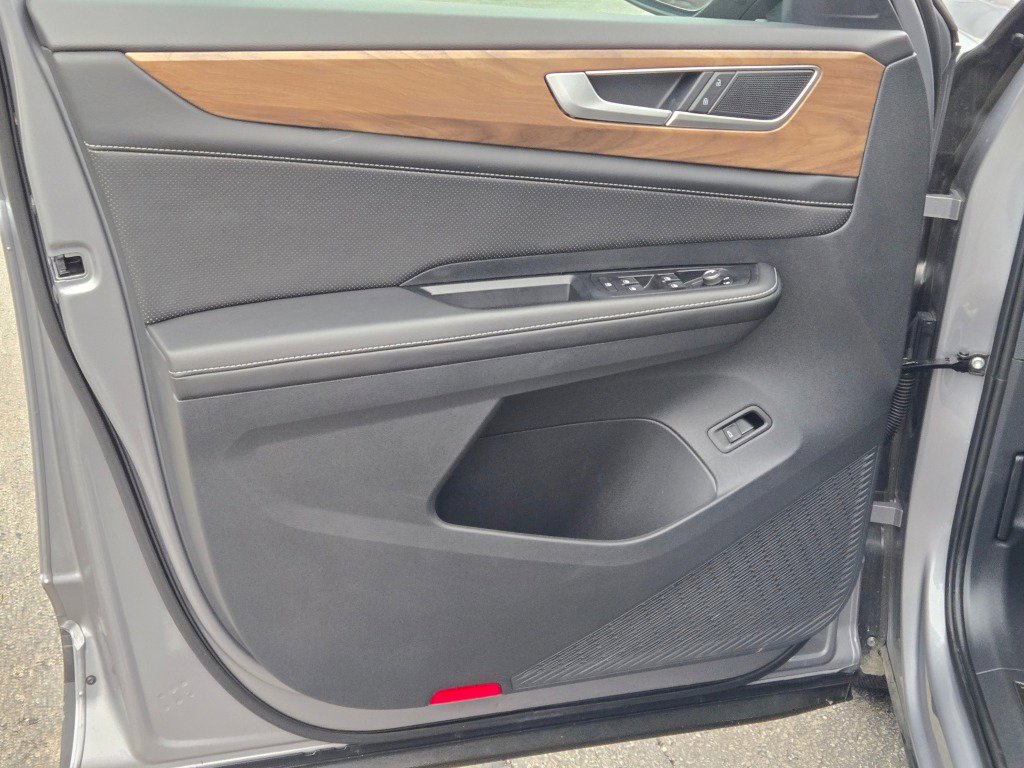 Used 2025 Volkswagen Atlas SE image 22