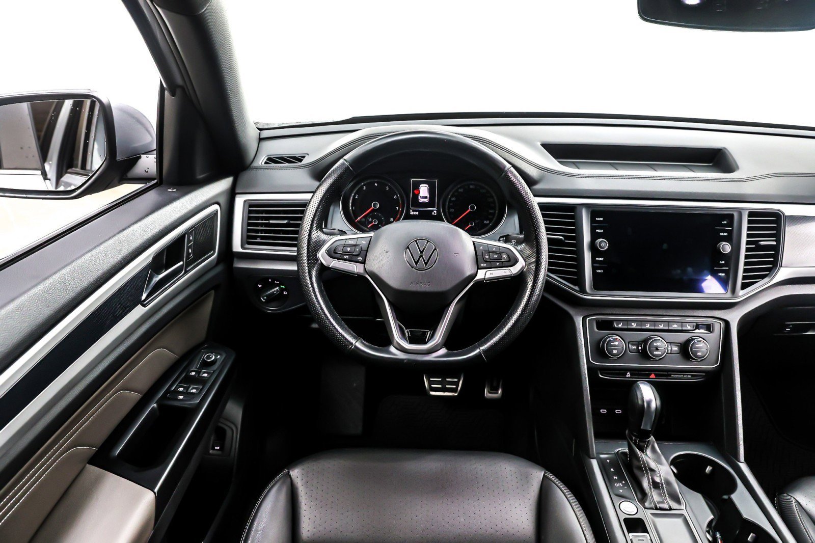 Used 2021 Volkswagen Atlas Cross Sport SE w/ V6 Towing Package image 5