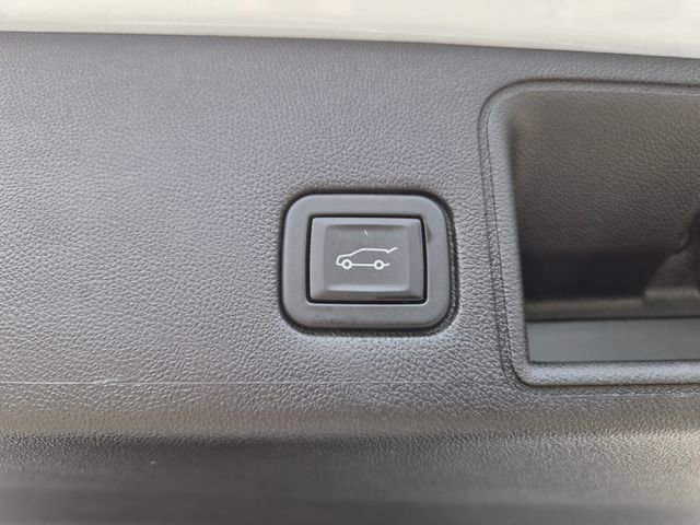 Used 2023 GMC Terrain SLT w/ LPO, Floor Liner Package FWD image 12