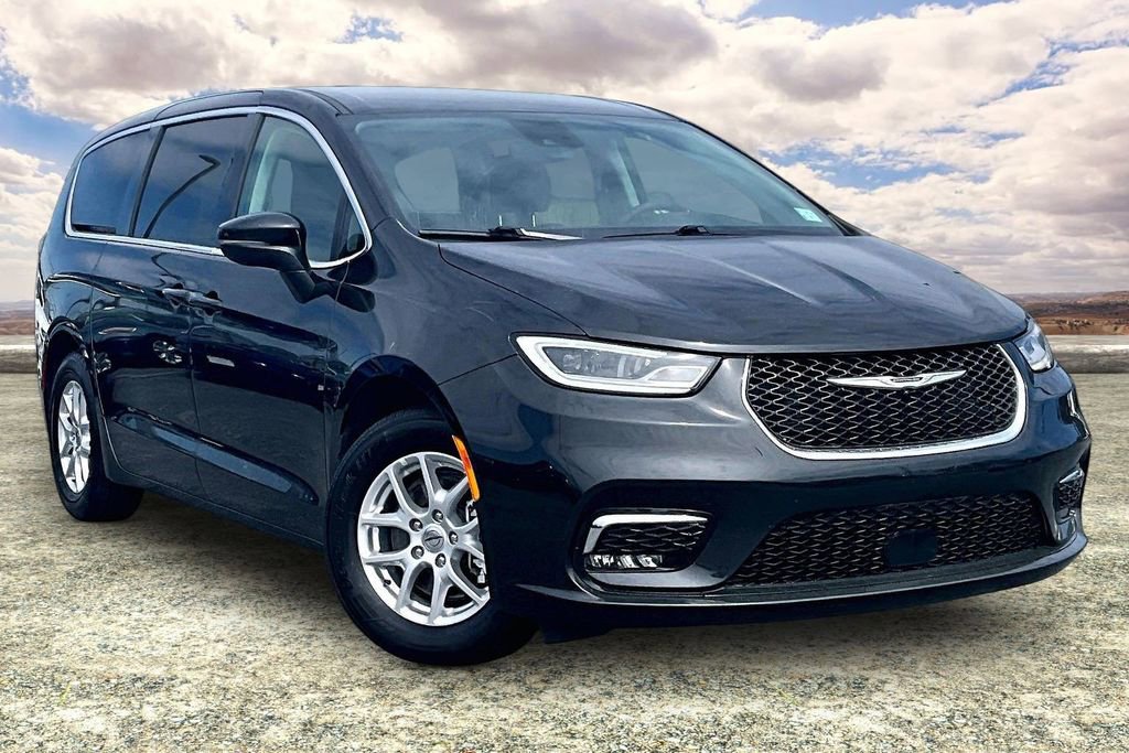 Used 2023 Chrysler Pacifica Touring-L