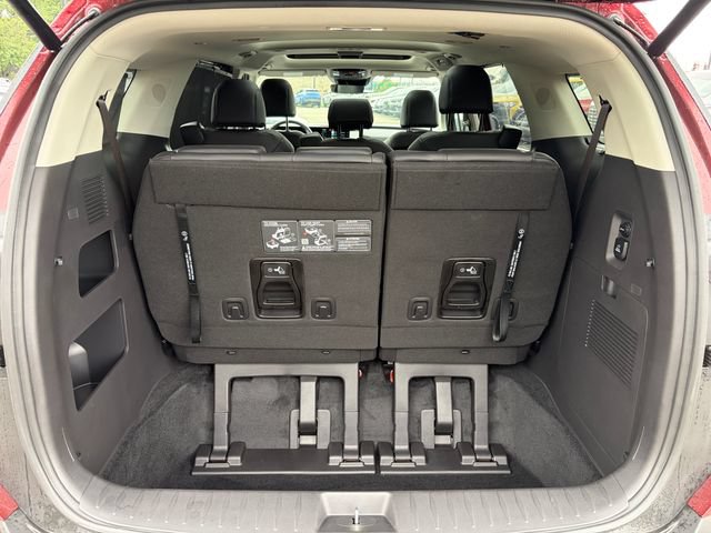 Certified 2025 Kia Carnival SX FWD image 22