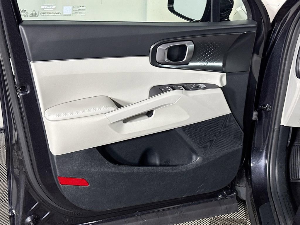 New 2025 Kia Sorento S image 11