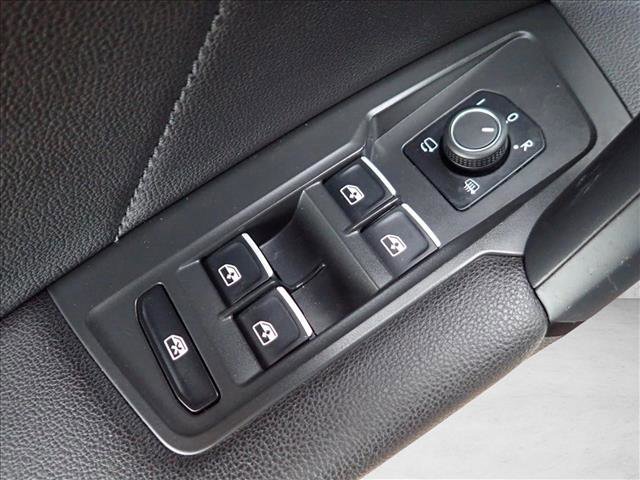 Used 2019 Volkswagen Tiguan SEL Premium image 17