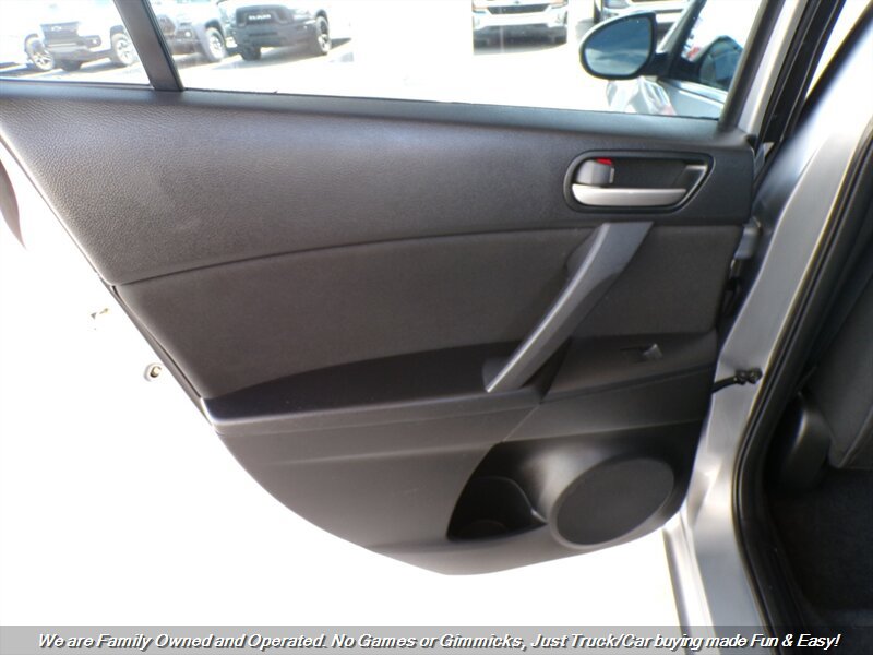 Used 2011 MAZDA MAZDA3 i Touring FWD image 16