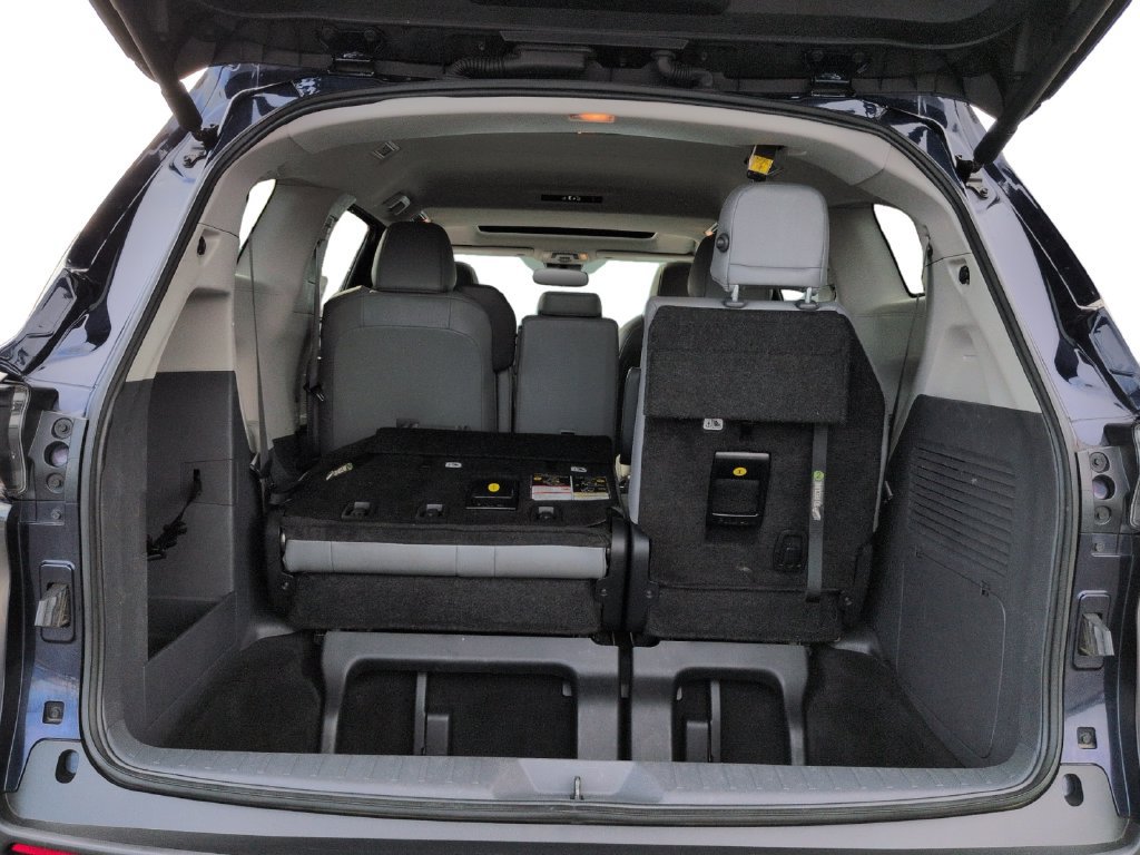 Used 2024 Toyota Sienna XLE FWD image 28
