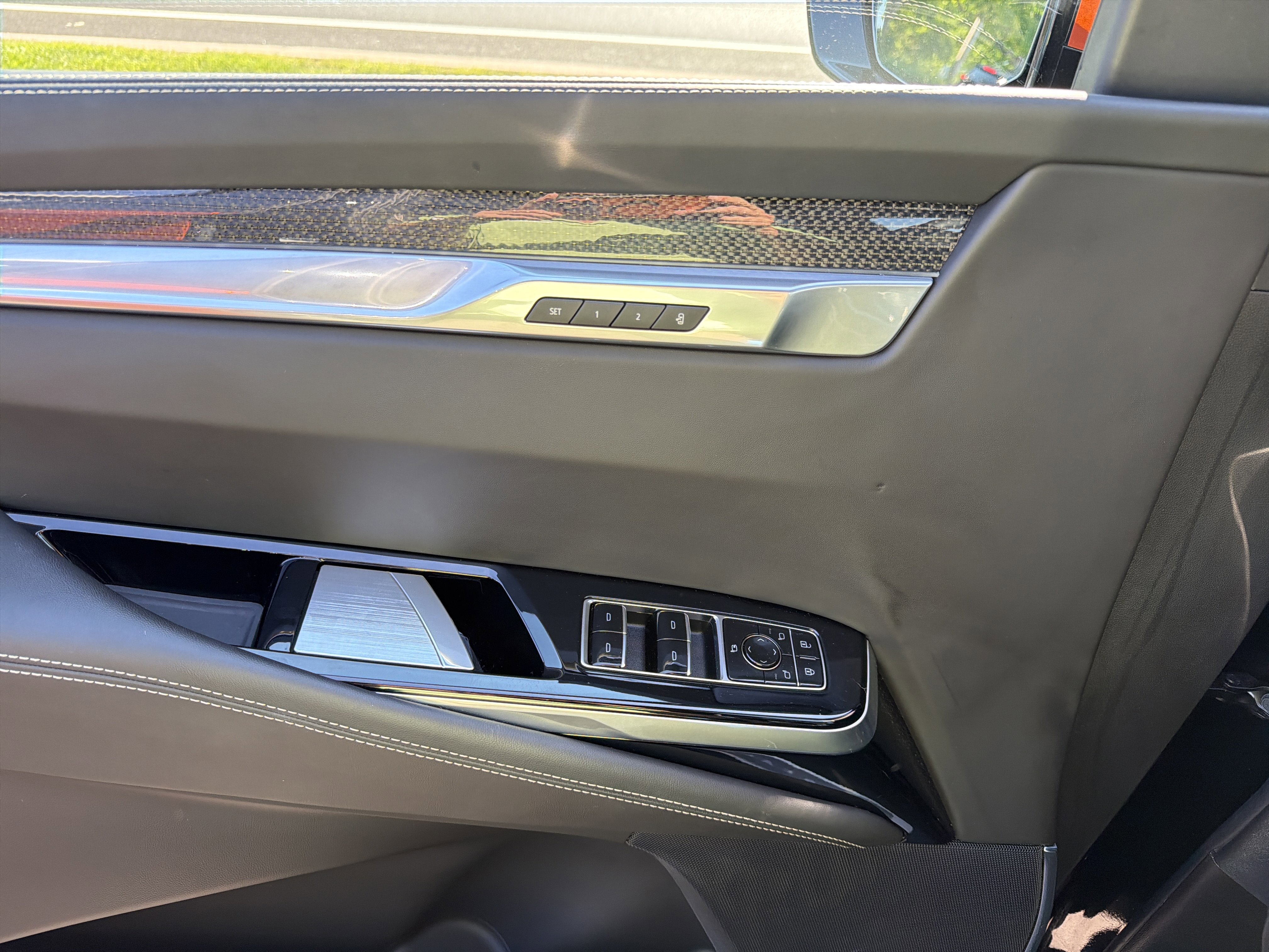 Used 2025 Cadillac Escalade V AWD/4WD image 16