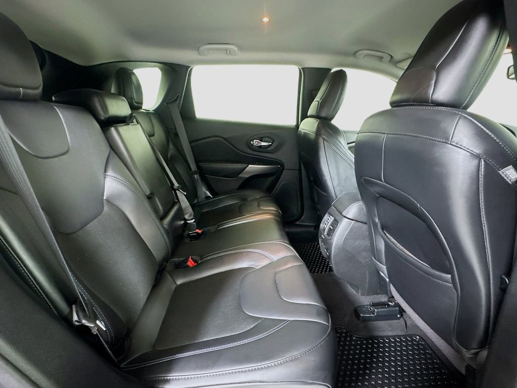 Used 2020 Jeep Cherokee Latitude Plus w/ Comfort/Convenience Group image 25