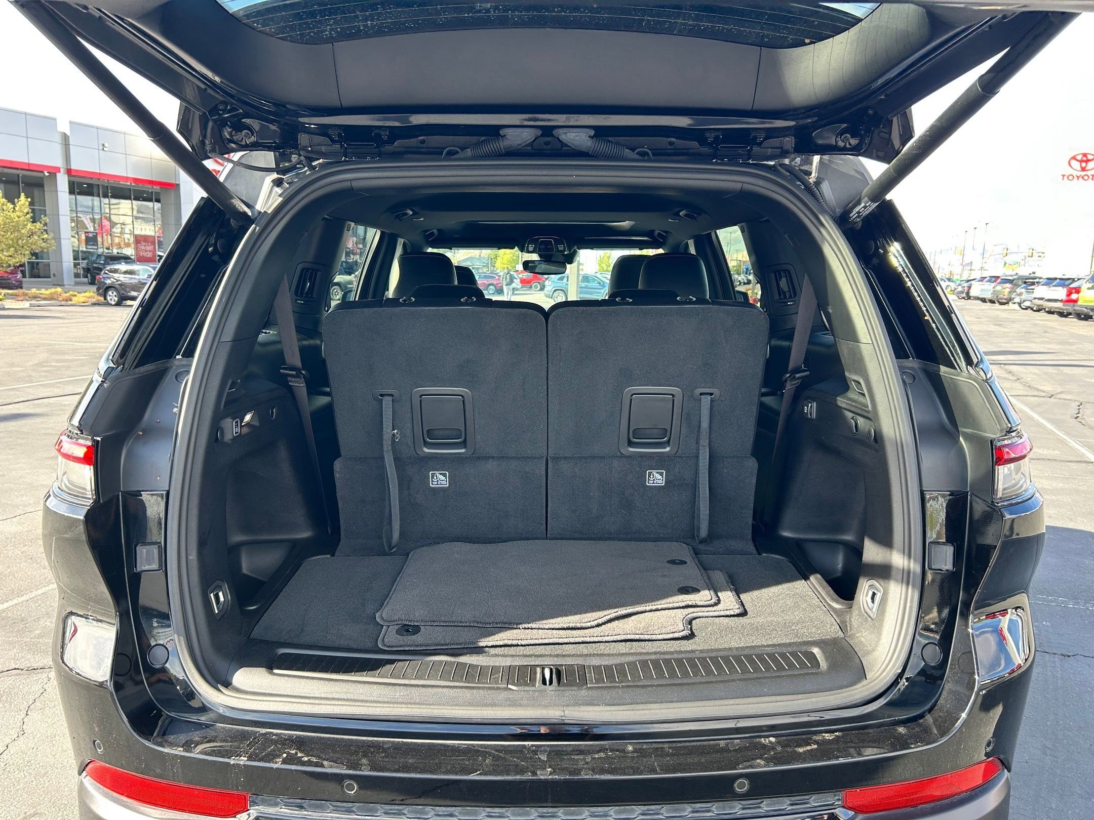 Used 2024 Jeep Grand Cherokee L Altitude image 24