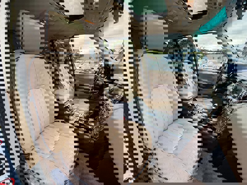 Used 2011 Land Rover Range Rover HSE AWD/4WD image 12