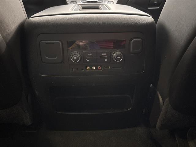 Used 2015 Chevrolet Suburban LTZ image 23