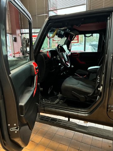 Used 2018 Jeep Wrangler Unlimited Sport w/ Connectivity Group AWD/4WD image 15