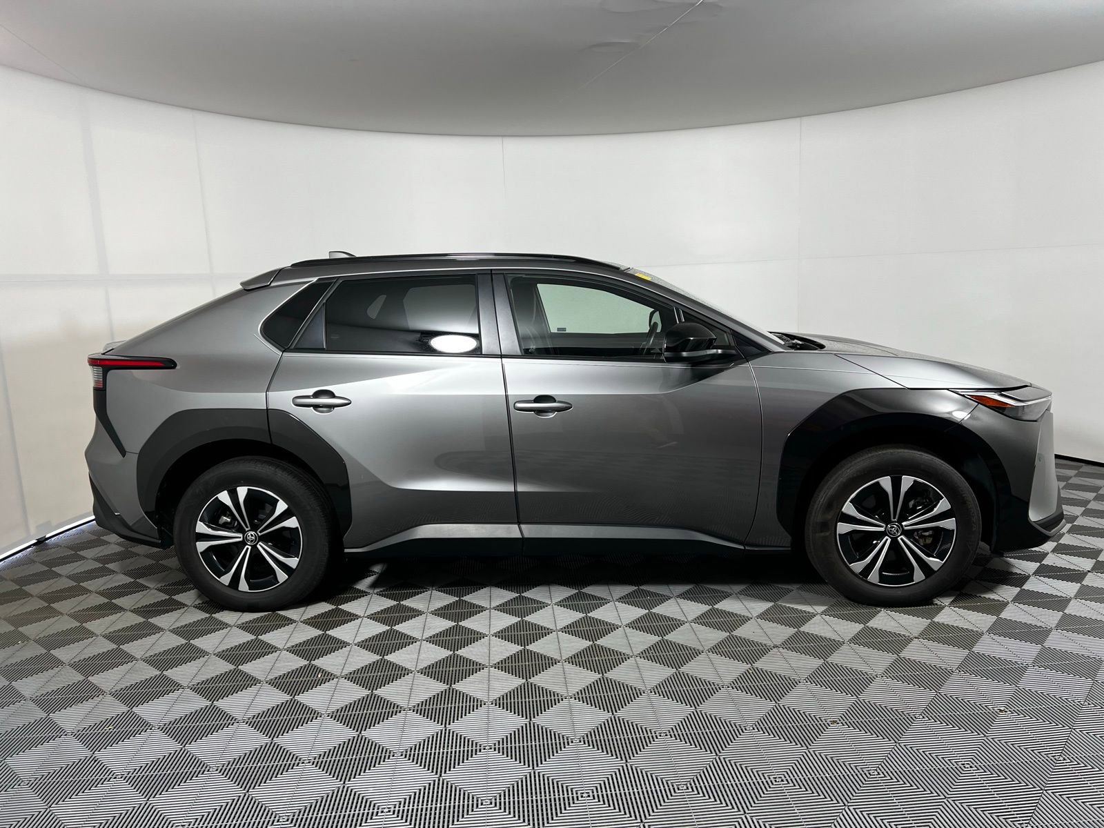 Certified 2024 Toyota bZ4X XLE w/ Weather Package AWD/4WD image 4