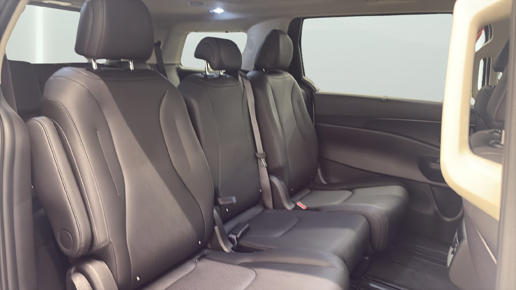 Certified 2026 Kia Carnival SX w/ SX Dark Edition Package FWD image 21